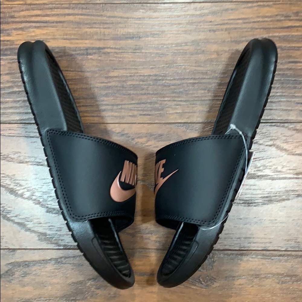 NIKE WMNS BENASSI JDI Black/Rose Gold - Picture 2 of 16